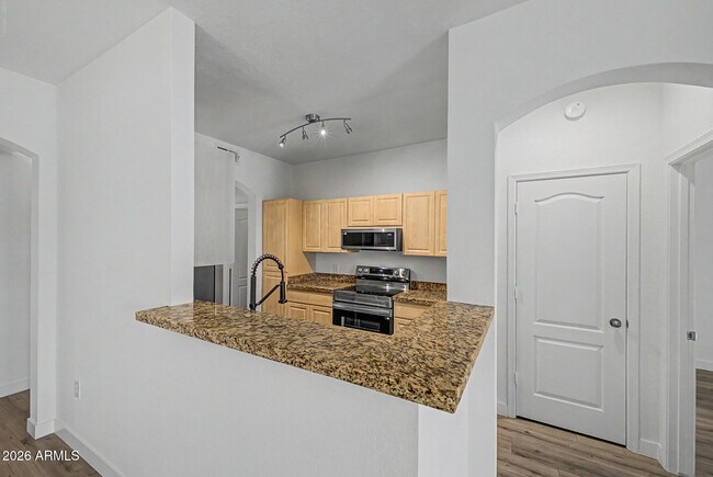 1411 E Orangewood Ave Phoenix, AZ 85020 photo 5