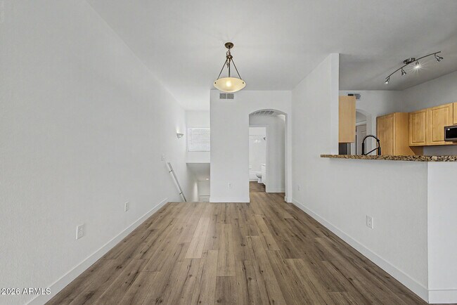 1411 E Orangewood Ave Phoenix, AZ 85020 photo 4