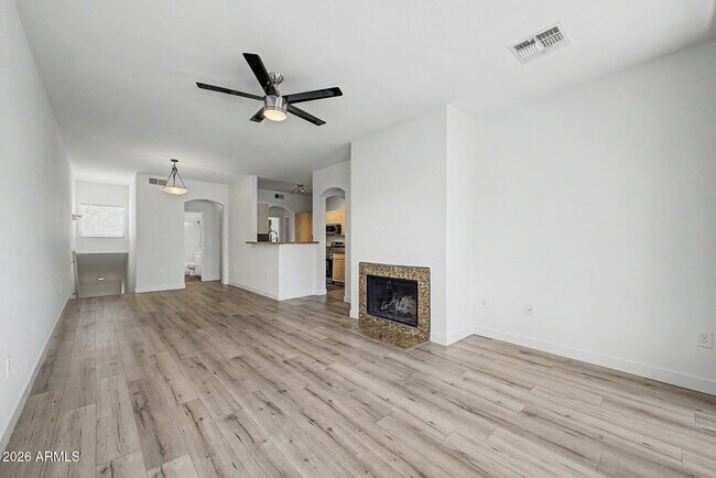 1411 E Orangewood Ave Phoenix, AZ 85020 photo 3