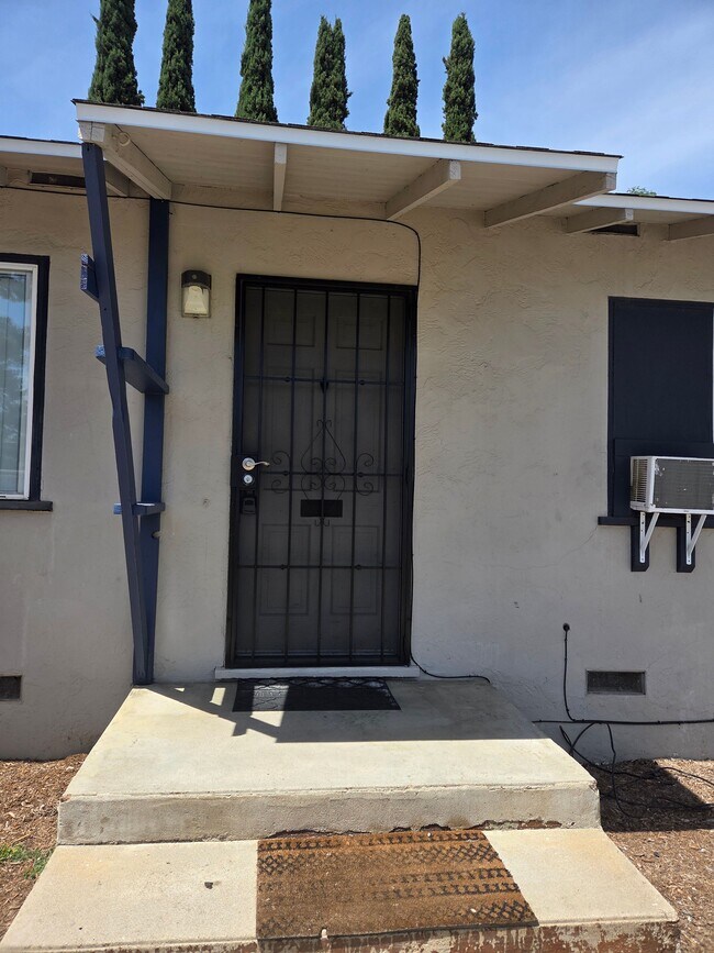 318 W Cypress Ave El Cajon, CA 92020 photo 3
