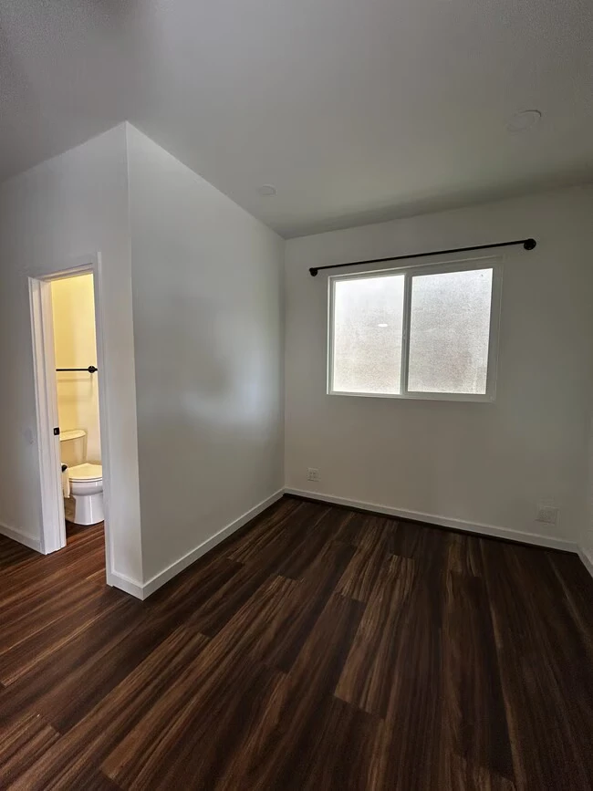 3287-89 Luna Ave San Diego, CA 92117 photo 2