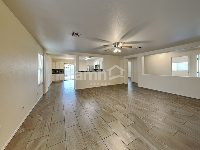 3035 W Lucia Dr Phoenix, AZ 85083 photo 5