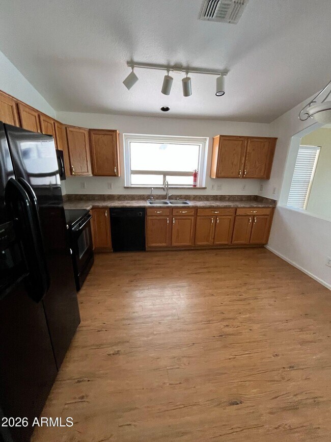 29429 N Blackfoot Daisy Dr San Tan Valley, AZ 85143 photo 4
