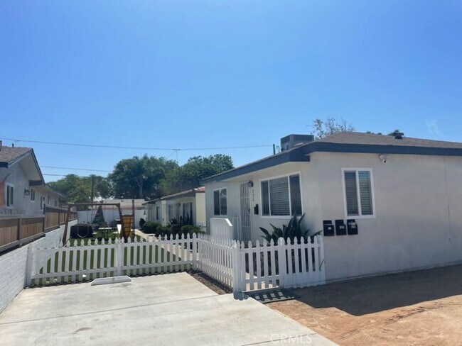 229 S 36th St San Diego, CA 92113 photo 2