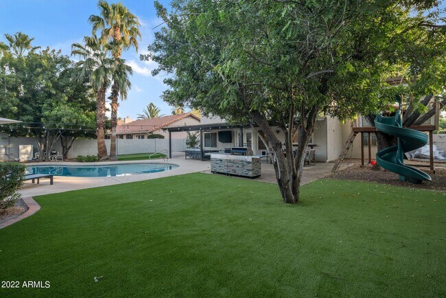 5408 E Kelton Ln photo 4