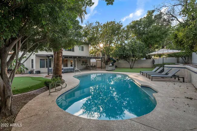 5408 E Kelton Ln photo 3