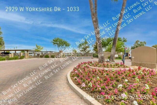 2929 W Yorkshire Dr Phoenix, AZ 85027 photo 2