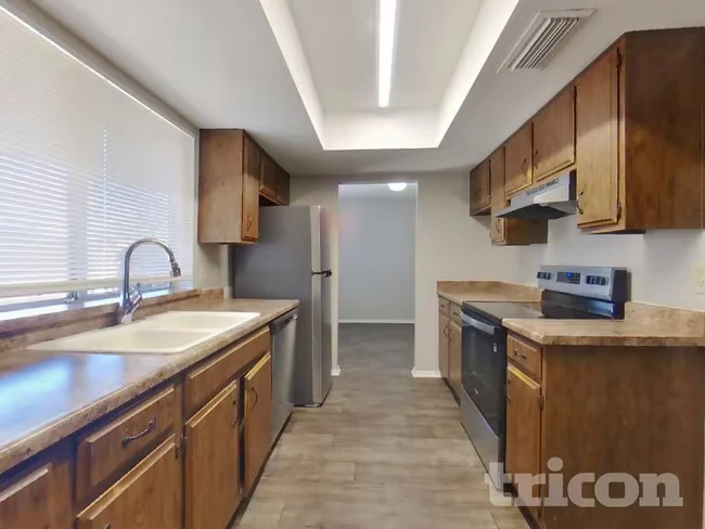 4323 W Poinsettia Dr Glendale, AZ 85304 photo 5