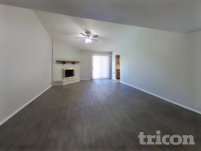 4323 W Poinsettia Dr Glendale, AZ 85304 photo 3