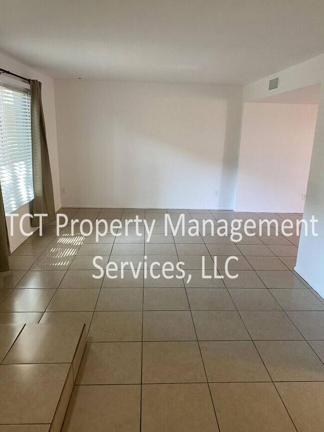 1725 E Ellis Dr Tempe, AZ 85282 photo 4
