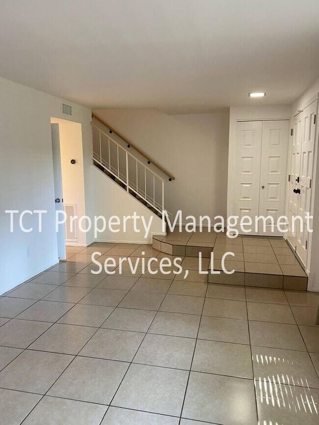 1725 E Ellis Dr Tempe, AZ 85282 photo 3