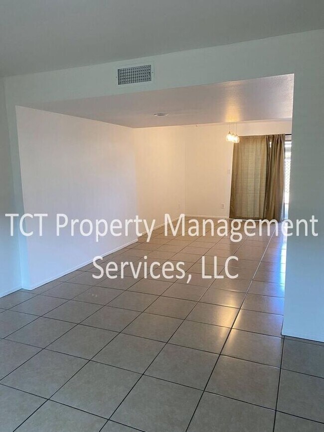 1725 E Ellis Dr Tempe, AZ 85282 photo 5