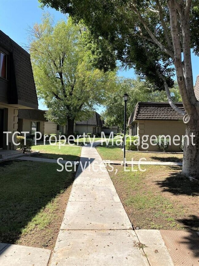 1725 E Ellis Dr Tempe, AZ 85282 photo 2