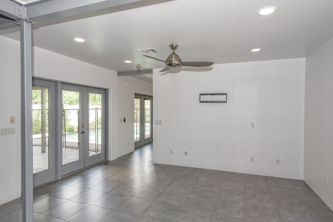 1640 W Clarendon Ave Phoenix, AZ 85015 photo 2