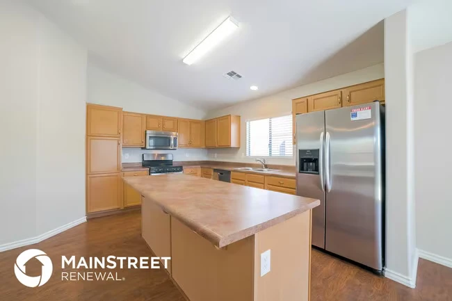 17877 W Redfield Rd Surprise, AZ 85388 photo 4
