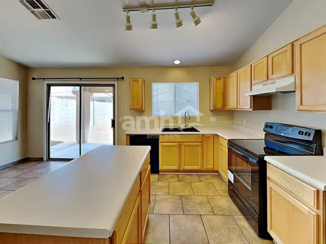 9117 W Hazelwood St Phoenix, AZ 85037 photo 4