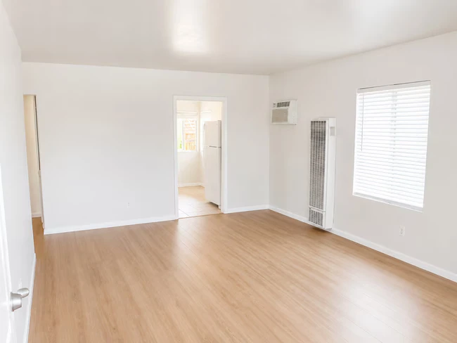 396-396 Millar Ave El Cajon, CA 92020 photo 2
