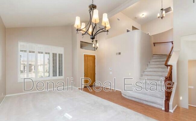 5201 E Poston Dr Phoenix, AZ 85054 photo 2