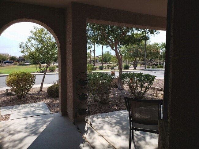 208 E Caribbean Dr Casa Grande, AZ 85122 photo 3