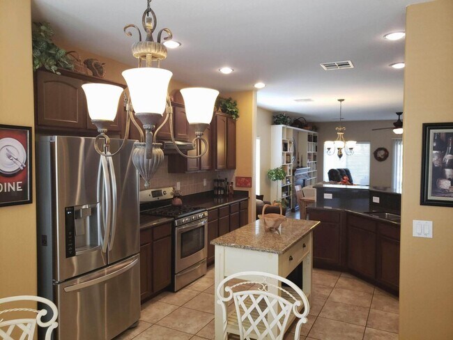 208 E Caribbean Dr Casa Grande, AZ 85122 photo 5