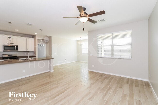 10245 W Wood St Tolleson, AZ 85353 photo 4
