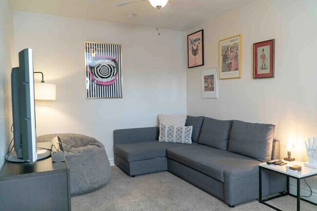 1739 E Granada Rd Phoenix, AZ 85006 photo 2