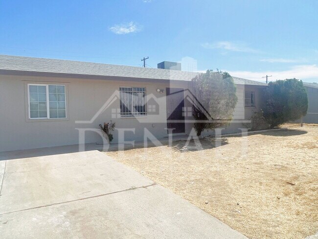 4bd, 2ba Single Level South Phoenix Home! photo 2