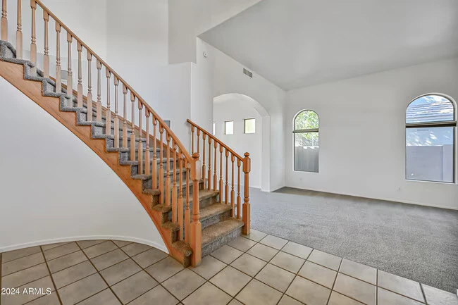 4633 E Robin Ln photo 4