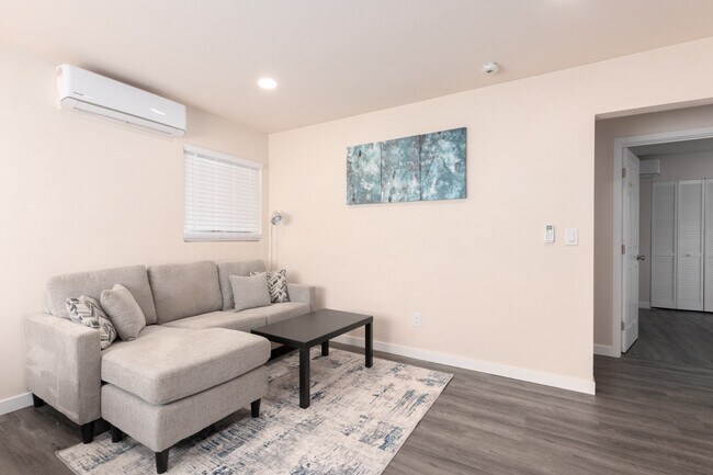 2860 Franklin Ave San Diego, CA 92113 photo 3