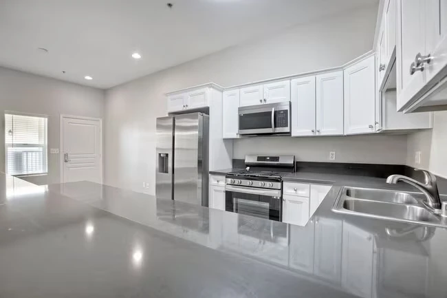 Harborview Apartments photo 3