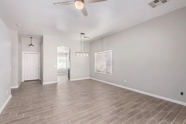 10012 W Wood St Tolleson, AZ 85353 photo 4