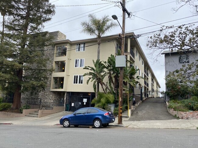 85 Vernon St Oakland, CA 94610 photo 2