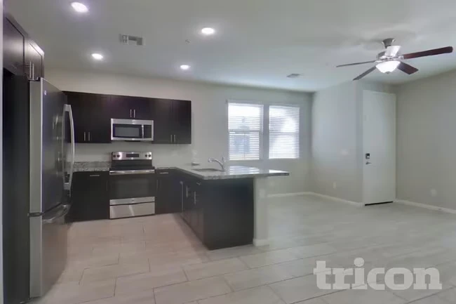 12541 W Hummingbird Terrace Peoria, AZ 85383 photo 5