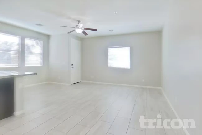 12541 W Hummingbird Terrace Peoria, AZ 85383 photo 2