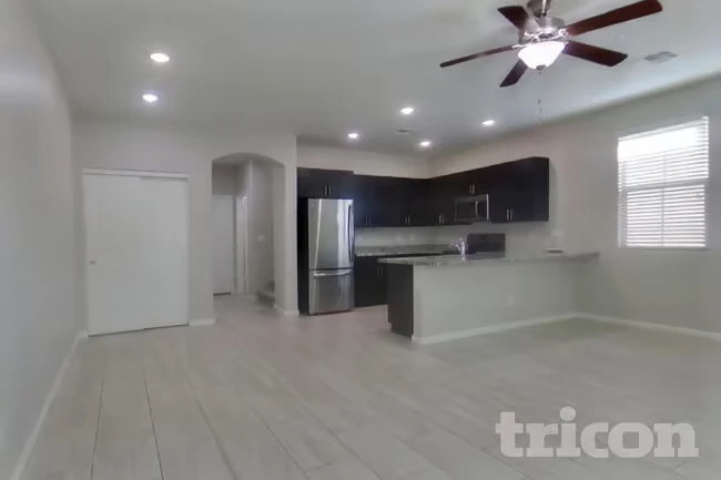 12541 W Hummingbird Terrace Peoria, AZ 85383 photo 4
