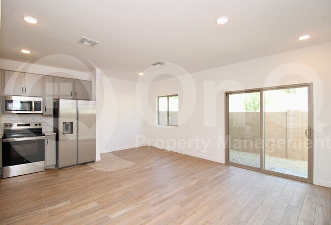 2820 W Red Fox Rd Phoenix, AZ 85083 photo 4