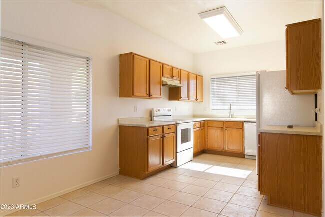 9828 E Knowles Ave photo 4