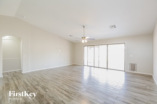 7017 N 77th Dr Glendale, AZ 85303 photo 4