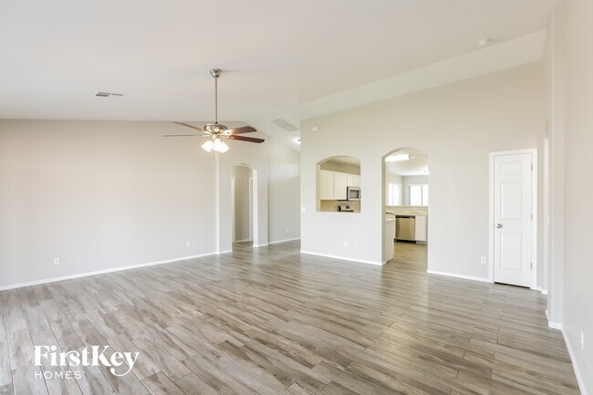 7017 N 77th Dr Glendale, AZ 85303 photo 5