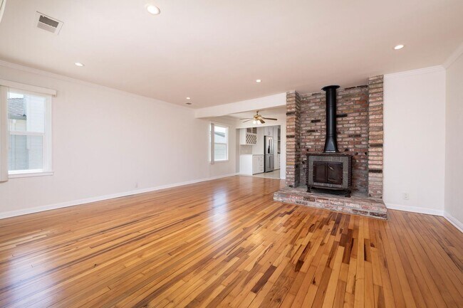 131 Ottawa St San Mateo, CA 94401 photo 2