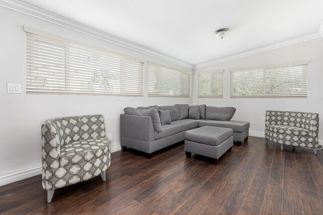 6316 Skyline Dr San Diego, CA 92114 photo 3