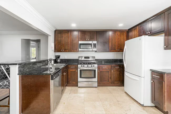 6316 Skyline Dr San Diego, CA 92114 photo 2