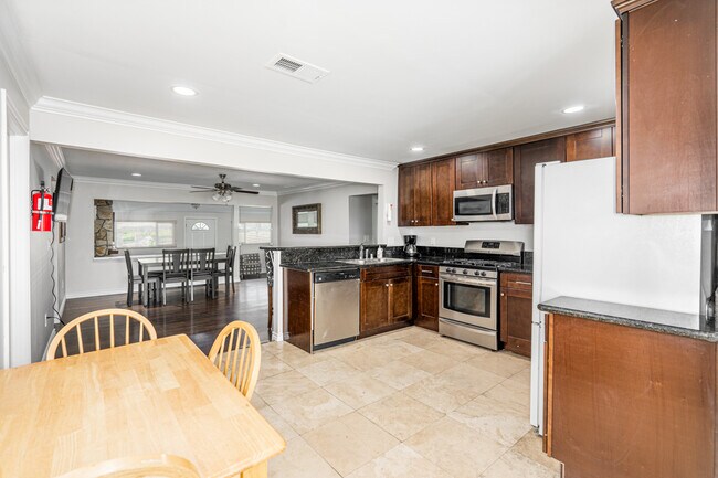 6316 Skyline Dr San Diego, CA 92114 photo 4