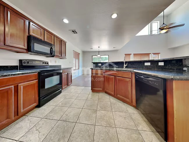 1497 E Magnum Rd San Tan Valley, AZ 85140 photo 3