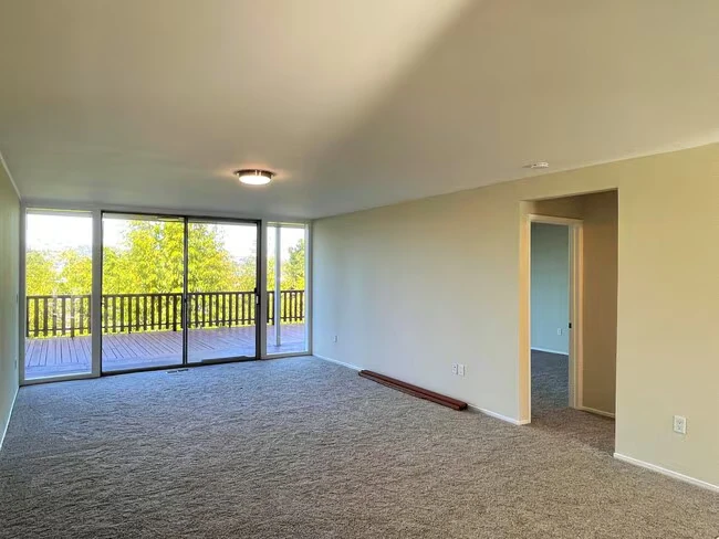 Beautiful 3 bedroom, 2 bathroom home in duplex with large deck for rent photo 3