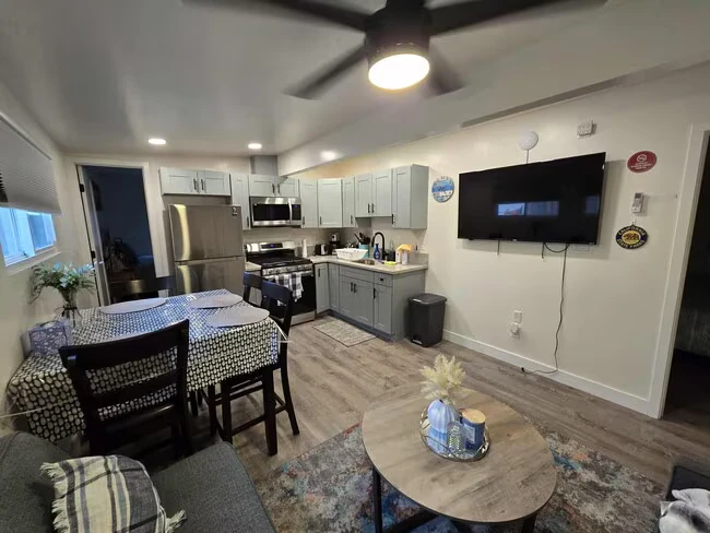 4082 Sequoia St San Diego, CA 92109 photo 2