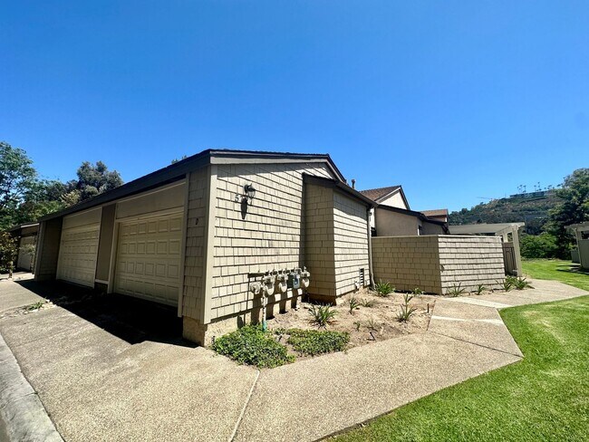 5727 Adobe Falls Rd San Diego, CA 92120