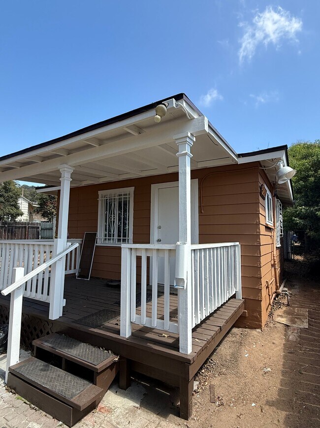 5252 1/2 Wood St La Mesa, CA 91941