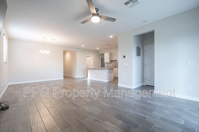 18027 W Tina Ln Surprise, AZ 85387 photo 3