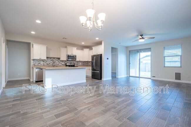 18027 W Tina Ln Surprise, AZ 85387 photo 2